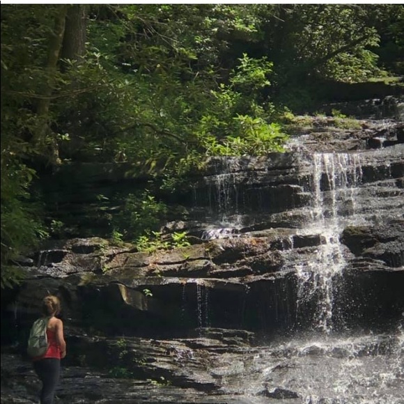 MEET THE POSHER 🤗 - Picture 1 of 5